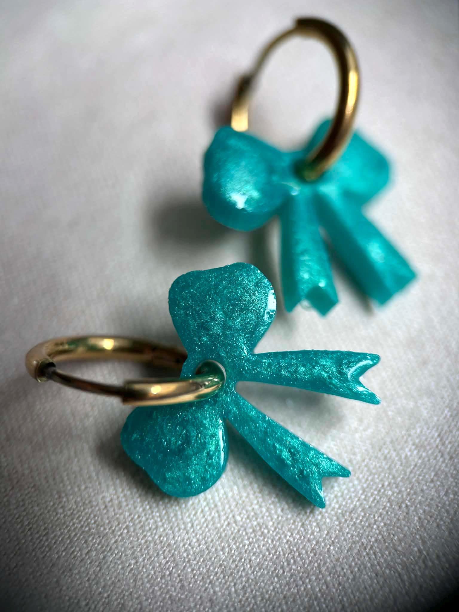 Boucles d'oreilles créoles et pampilles nœud