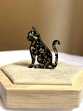 Broche en résine - fleurs séchées et pissenlit - broche chat noir