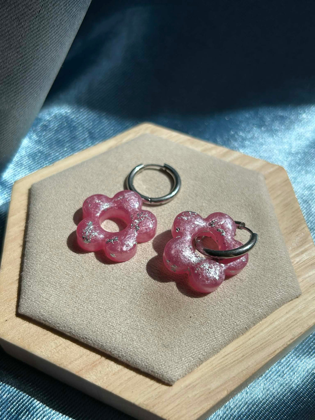 Créoles et pampilles en résine - boucles d'oreilles