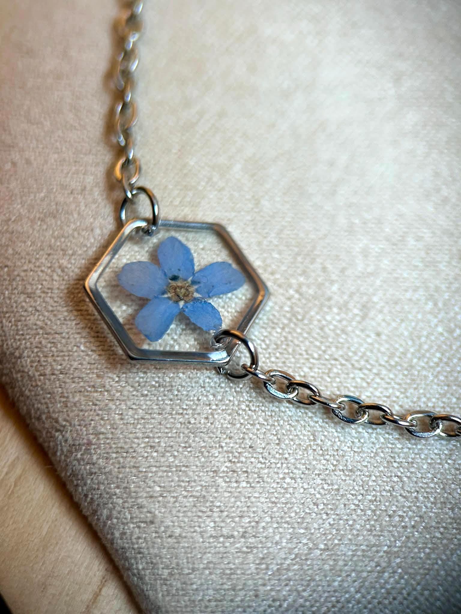 Bracelet reglable argenté avec fleur de myosotis