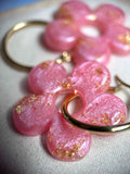 Boucles d'oreilles créoles et pampilles grandes fleurs