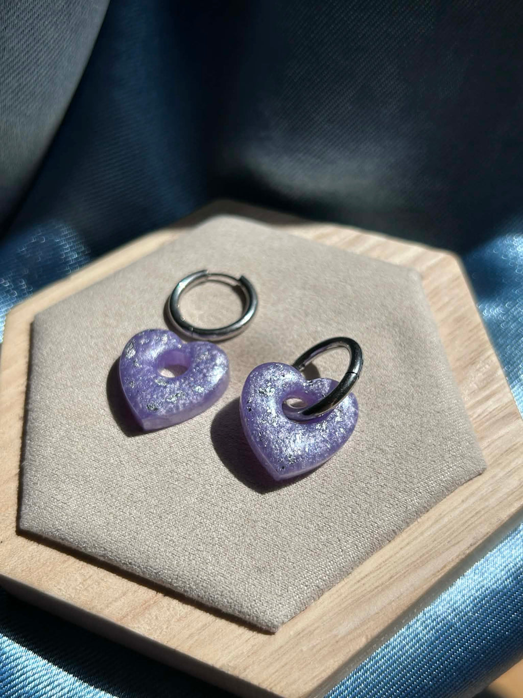 Créoles et pampilles en résine - boucles d'oreilles