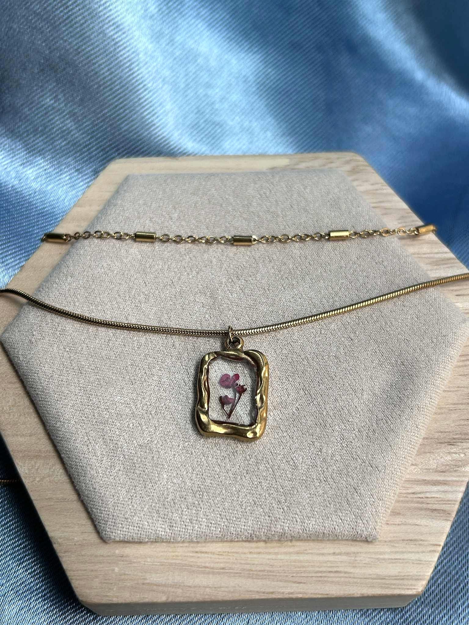 Collier double rang - pendentif cadre photo avec fleurs séchées