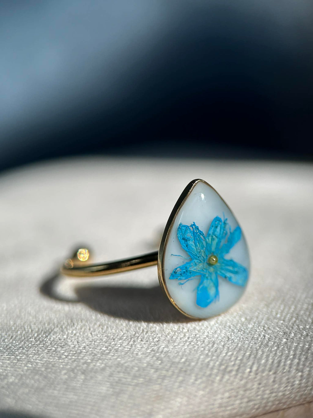 Bague réglable doré avec de vraie fleur séchée