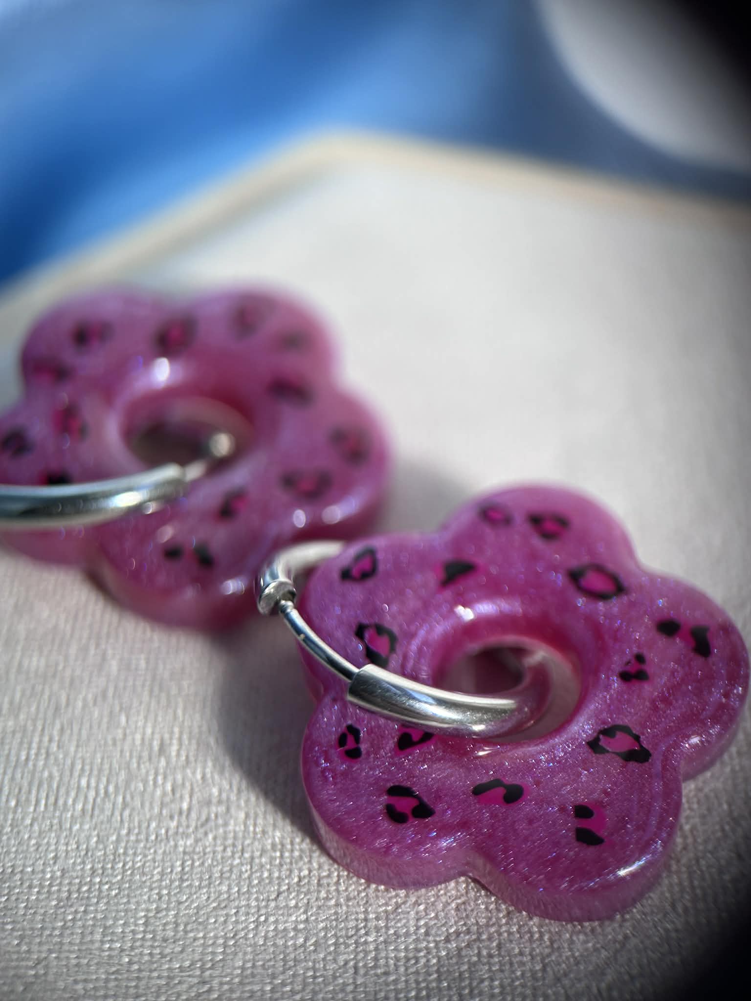 Créoles avec pampilles fleurs modélè leopard - bijoux femme