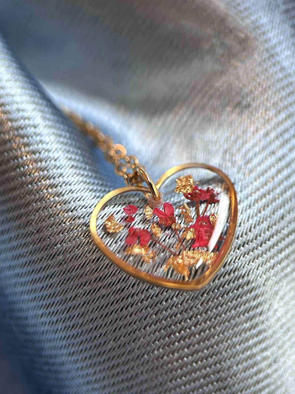 Parure de bijoux - coeurs avec fleurs séchées