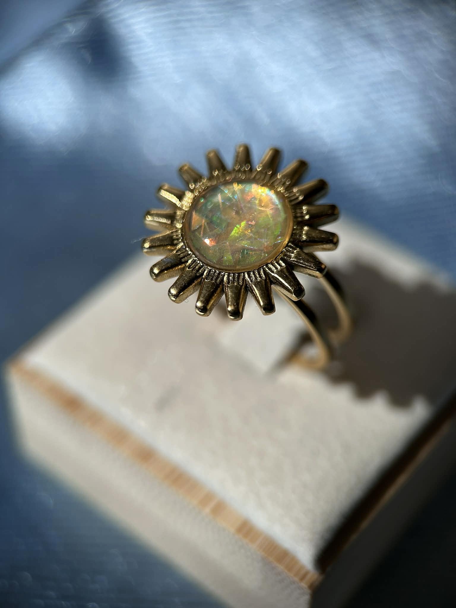 Bague ajustable en forme de soleil - effet holographique