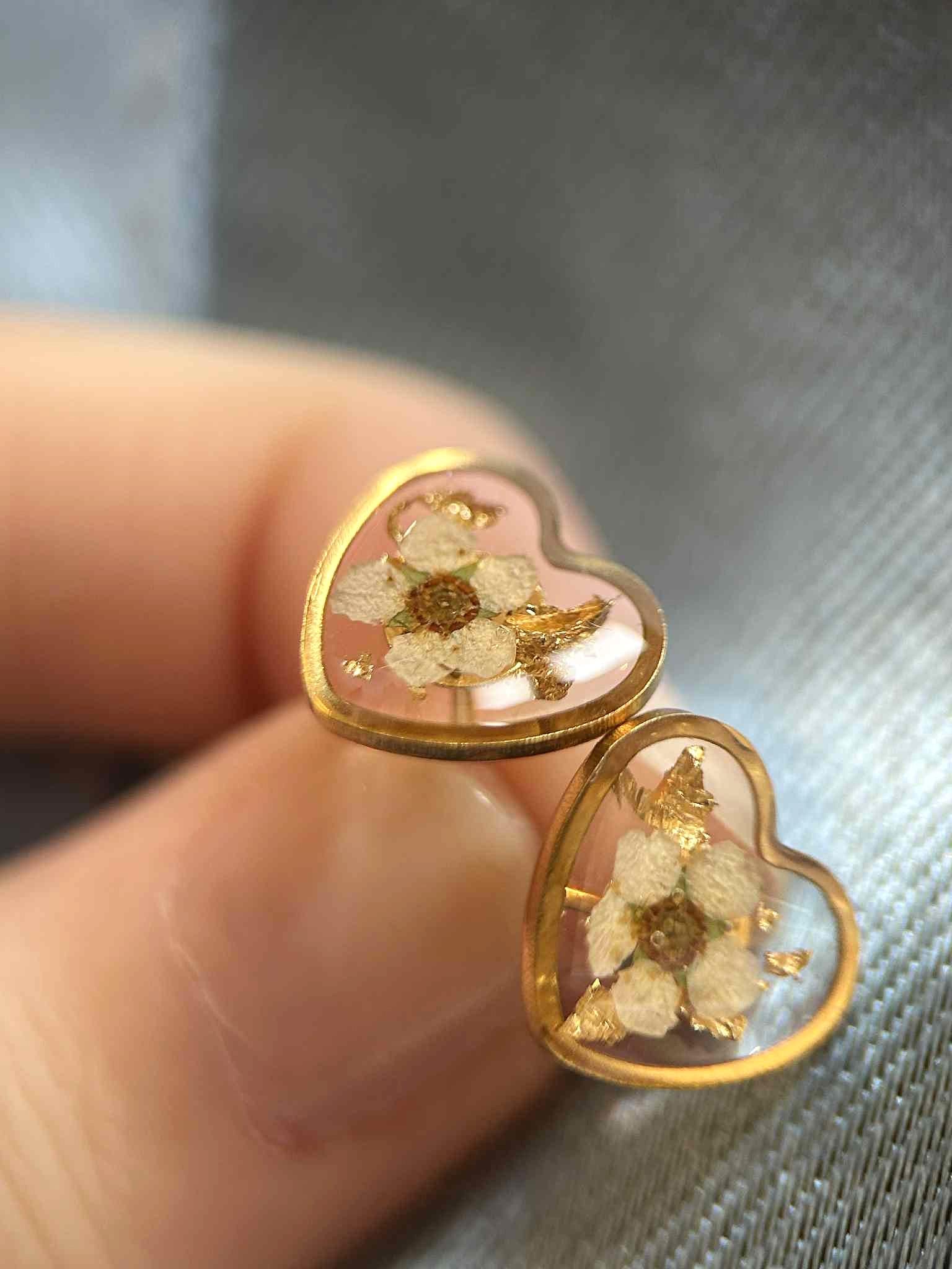 Parure de bijoux - coeurs avec fleurs séchées