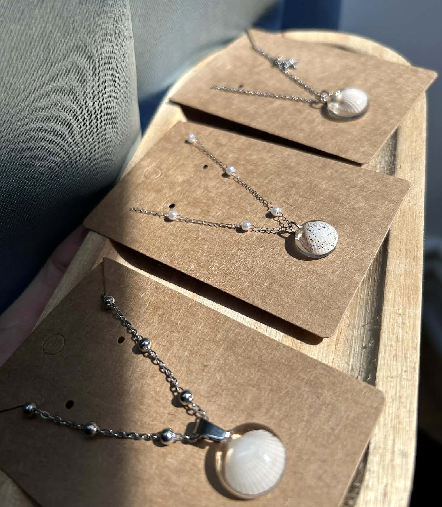 Collier argenté en acier inoxydable - coquillages véritables - bijoux d'été