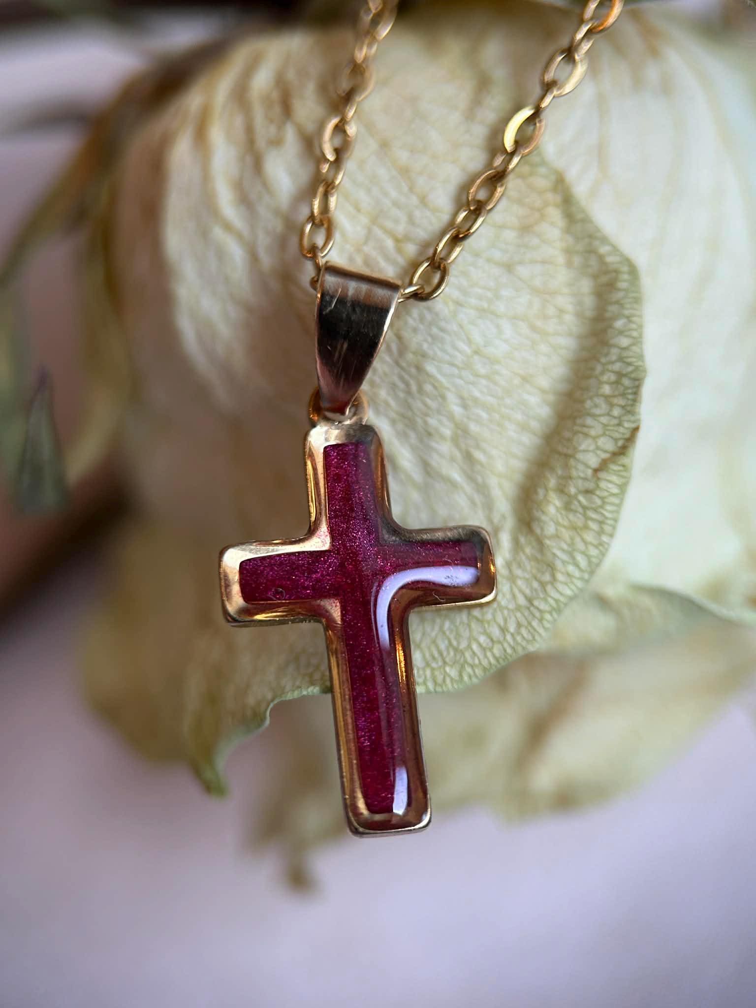 Collier avec pendentif croix - fleurs naturelles séchées