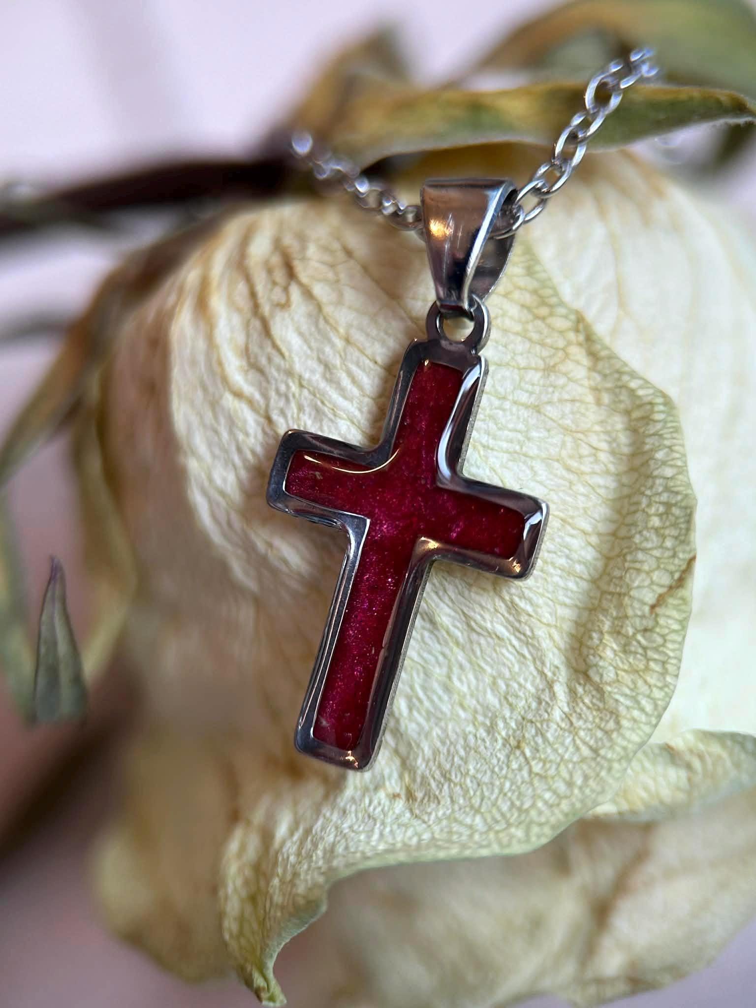 Collier avec pendentif croix - fleurs naturelles séchées