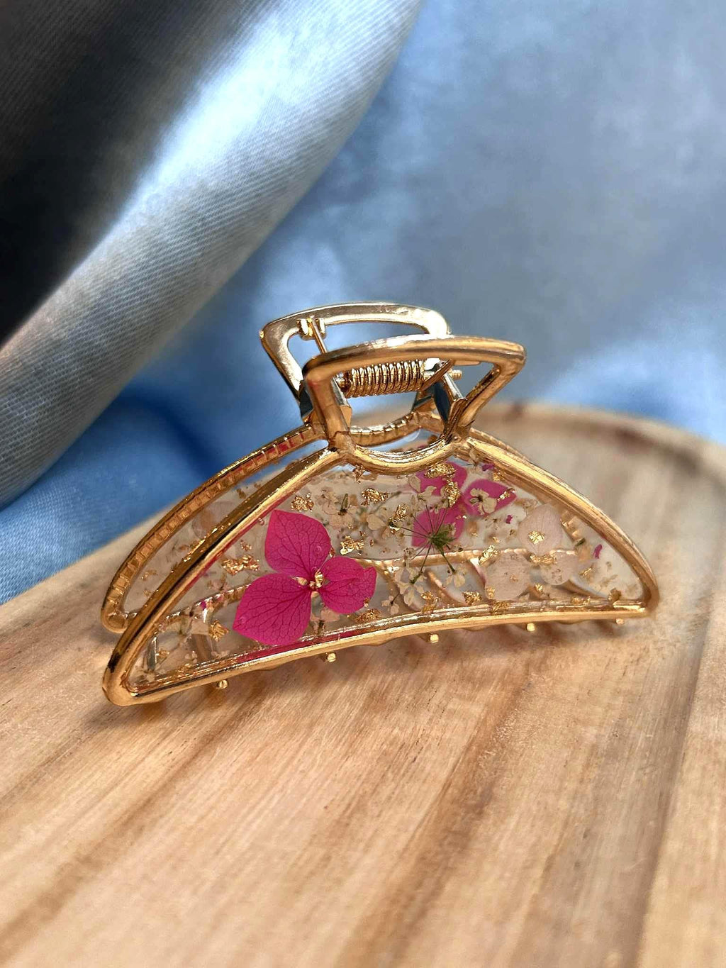 Pince à cheveux doré avec fleurs séchées