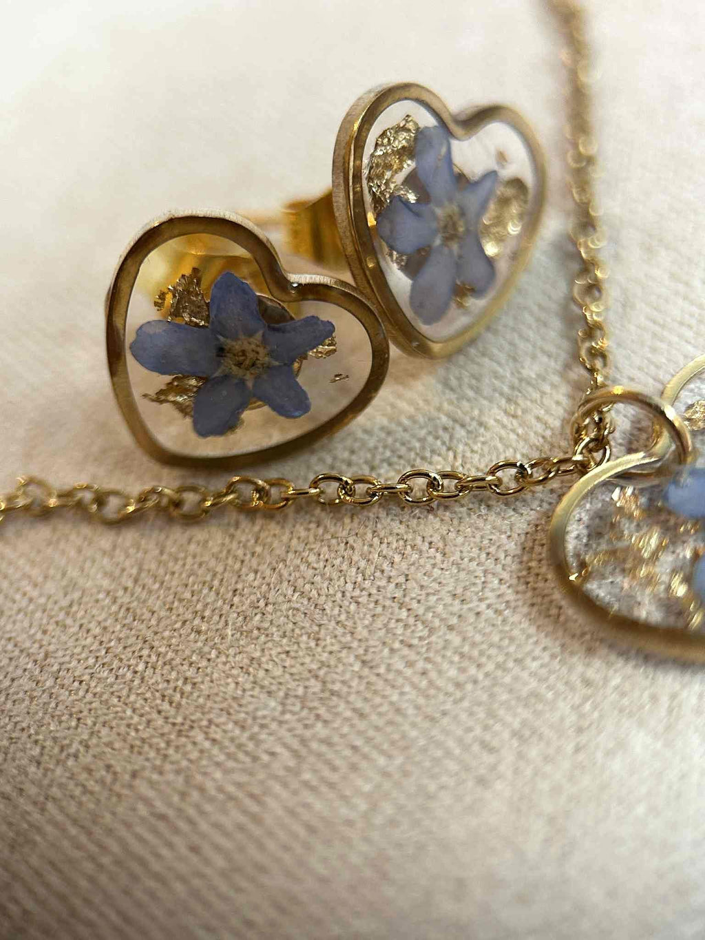 Parure de bijoux - coeurs avec fleurs séchées