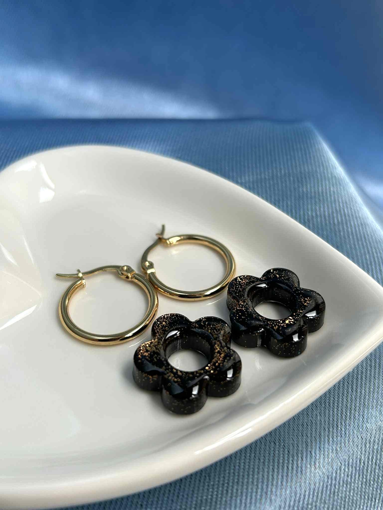 Boucles d'oreilles créoles doré en acier inoxydable avec pampilles fleurs
