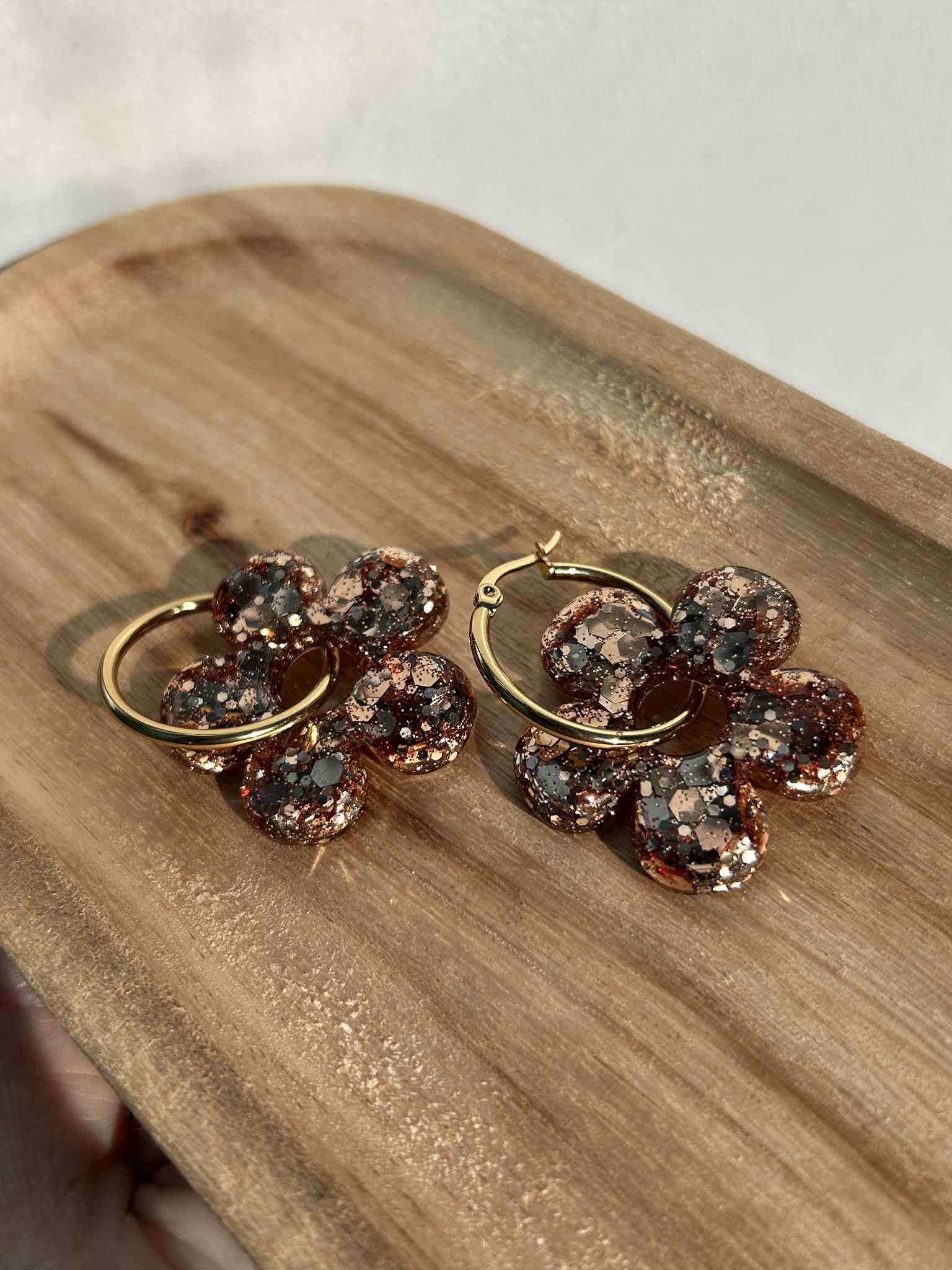 Boucles d'oreilles créoles doré en acier inoxydable avec pampilles fleurs