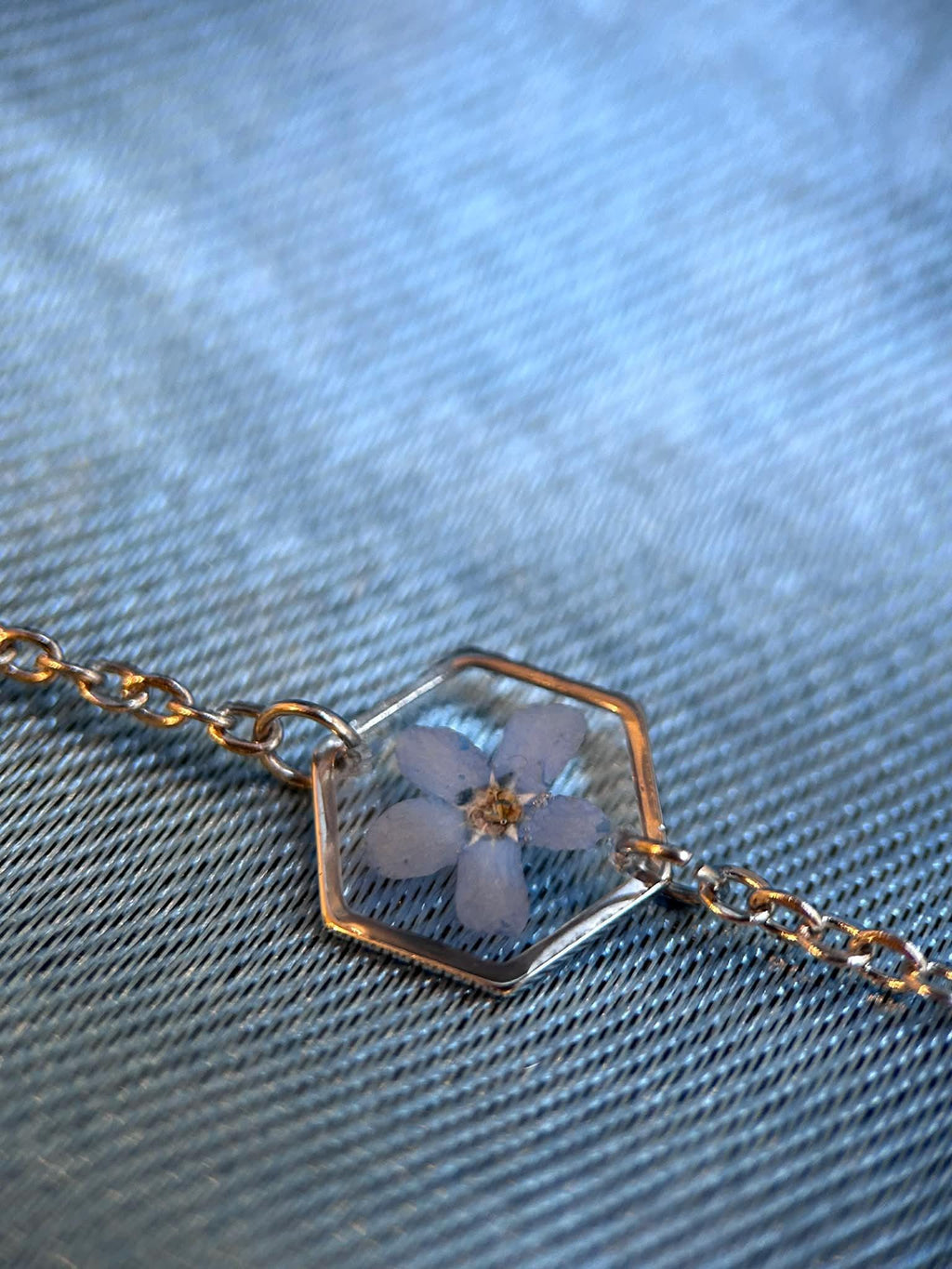 Bracelet reglable argenté avec fleur de myosotis