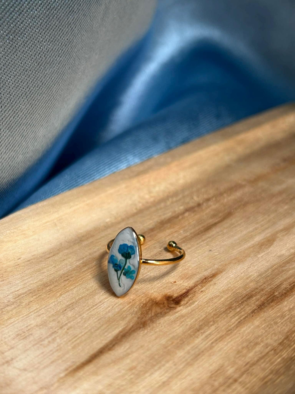 Bague ajustable doré avec fleurs séchées