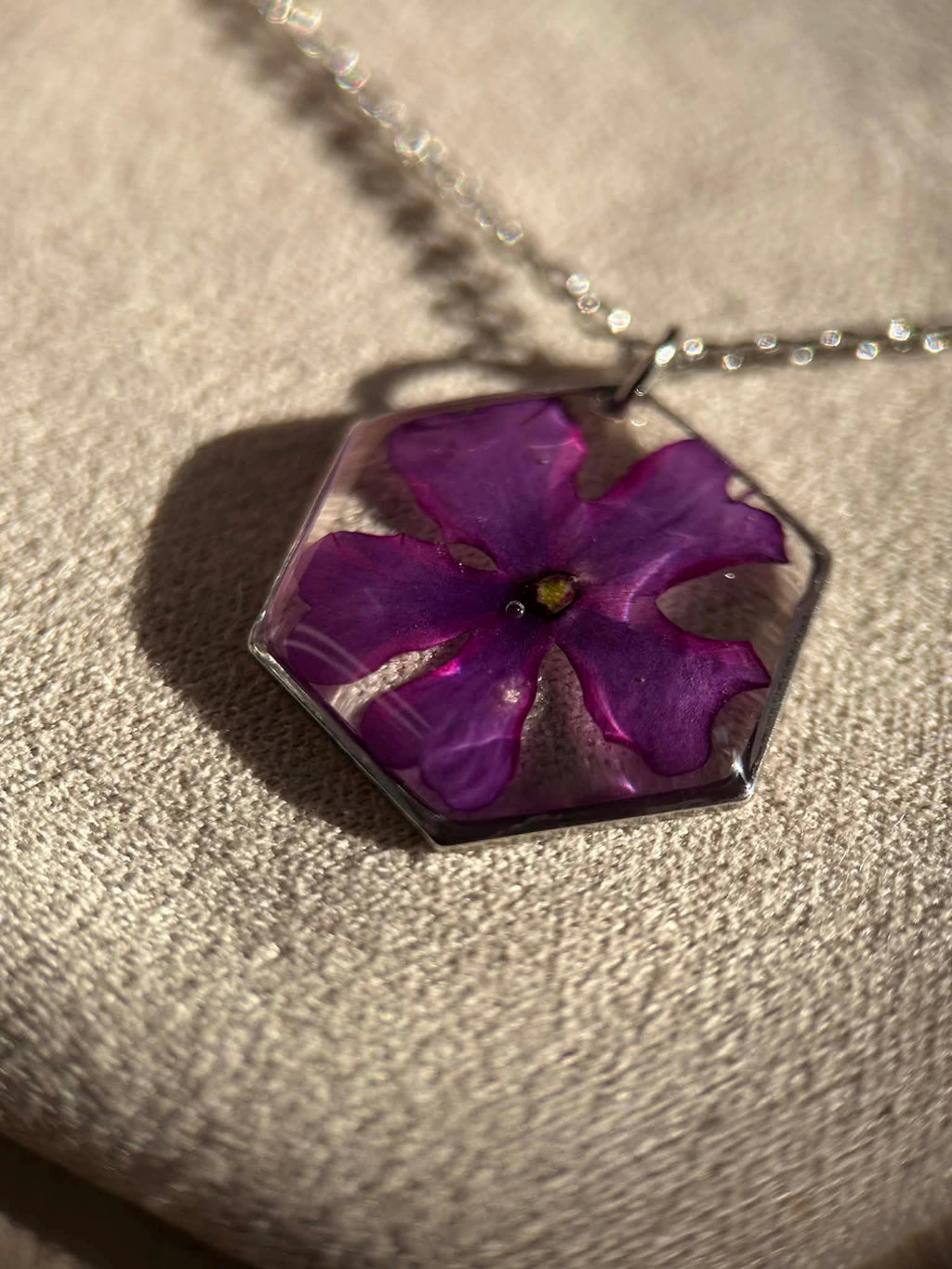 Parure de bijoux argenté avec fleurs séchées