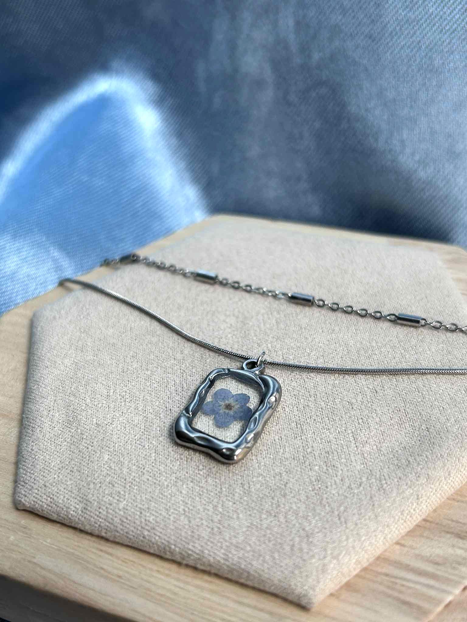 Collier double rang - pendentif cadre photo avec fleurs séchées