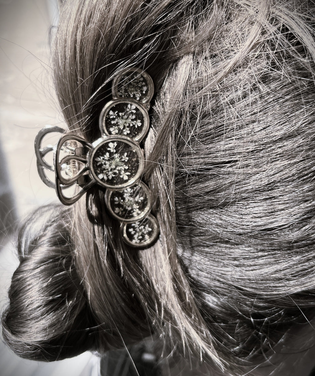 Pince à cheveux doré avec fleurs séchées