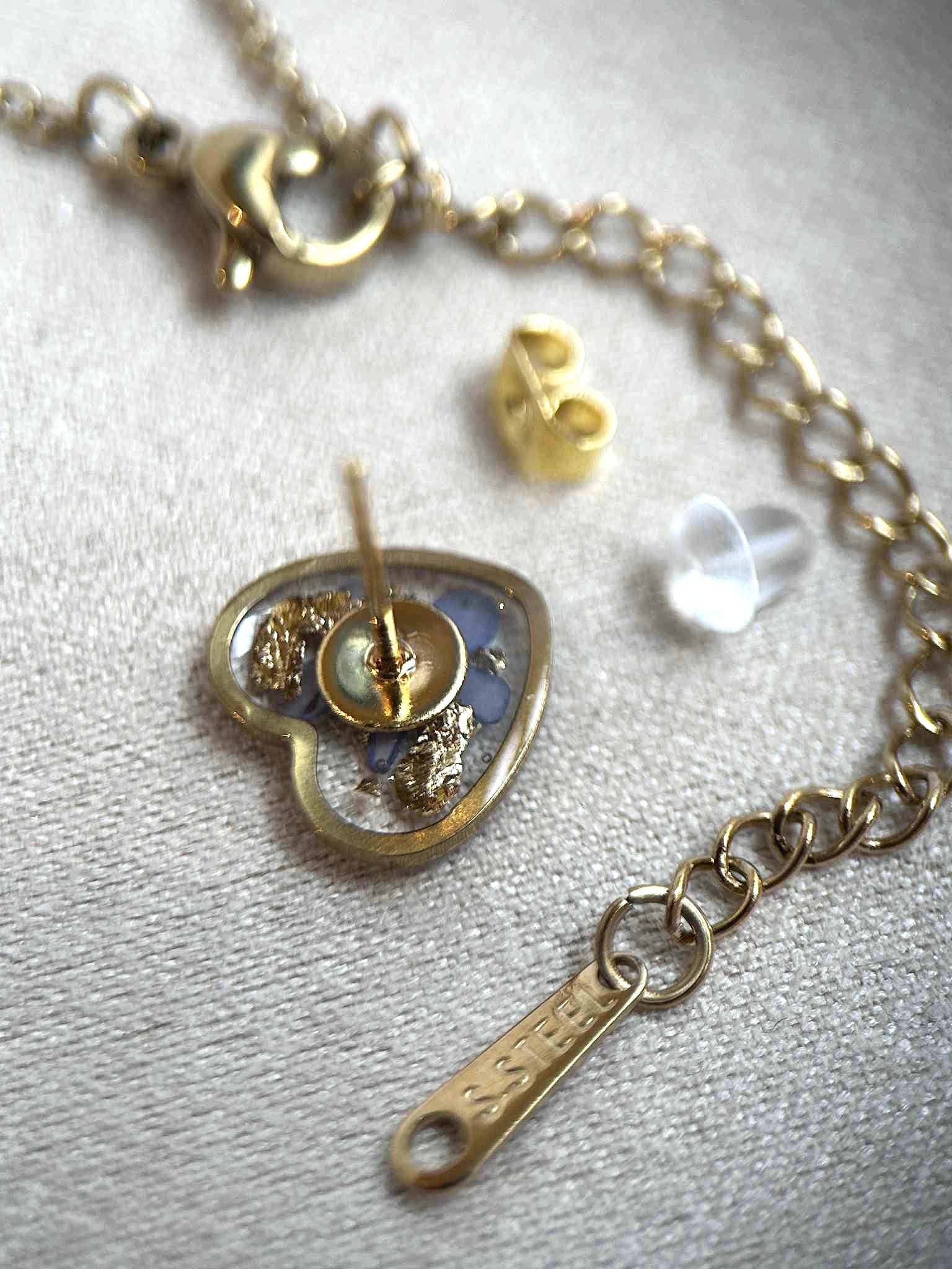 Parure de bijoux - coeurs avec fleurs séchées