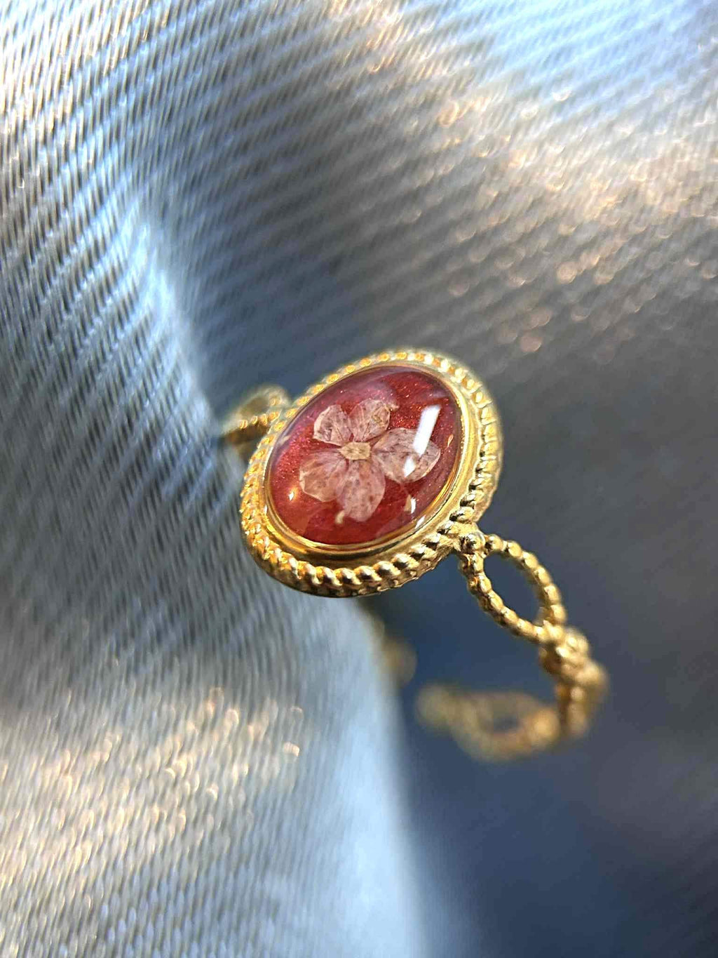 Bague doré ajustable - ovale avec fleurs séchées