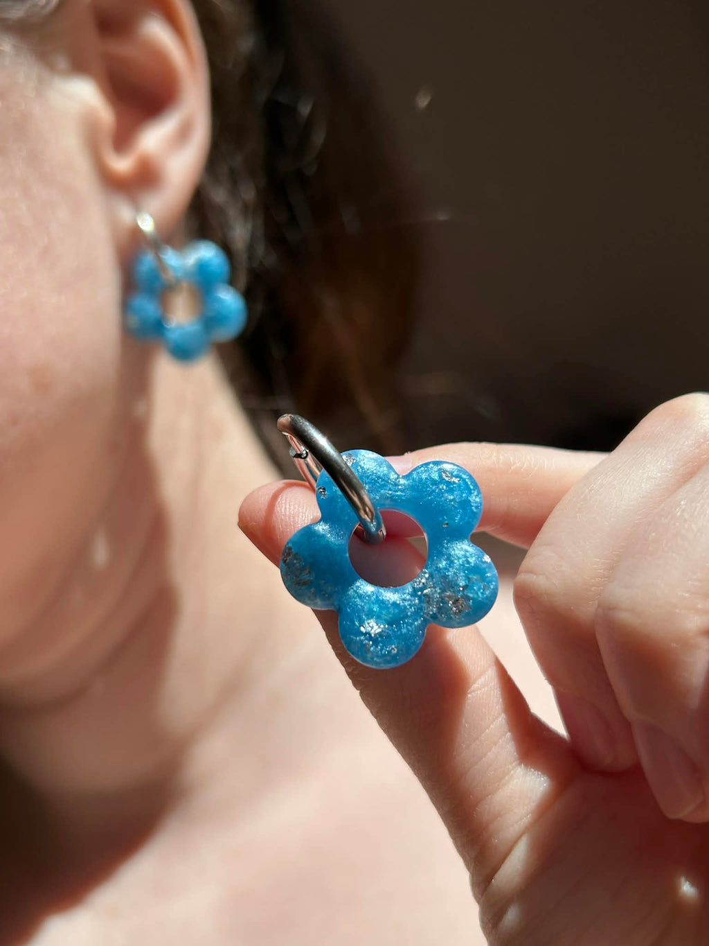 Créoles et pampilles en résine - boucles d'oreilles