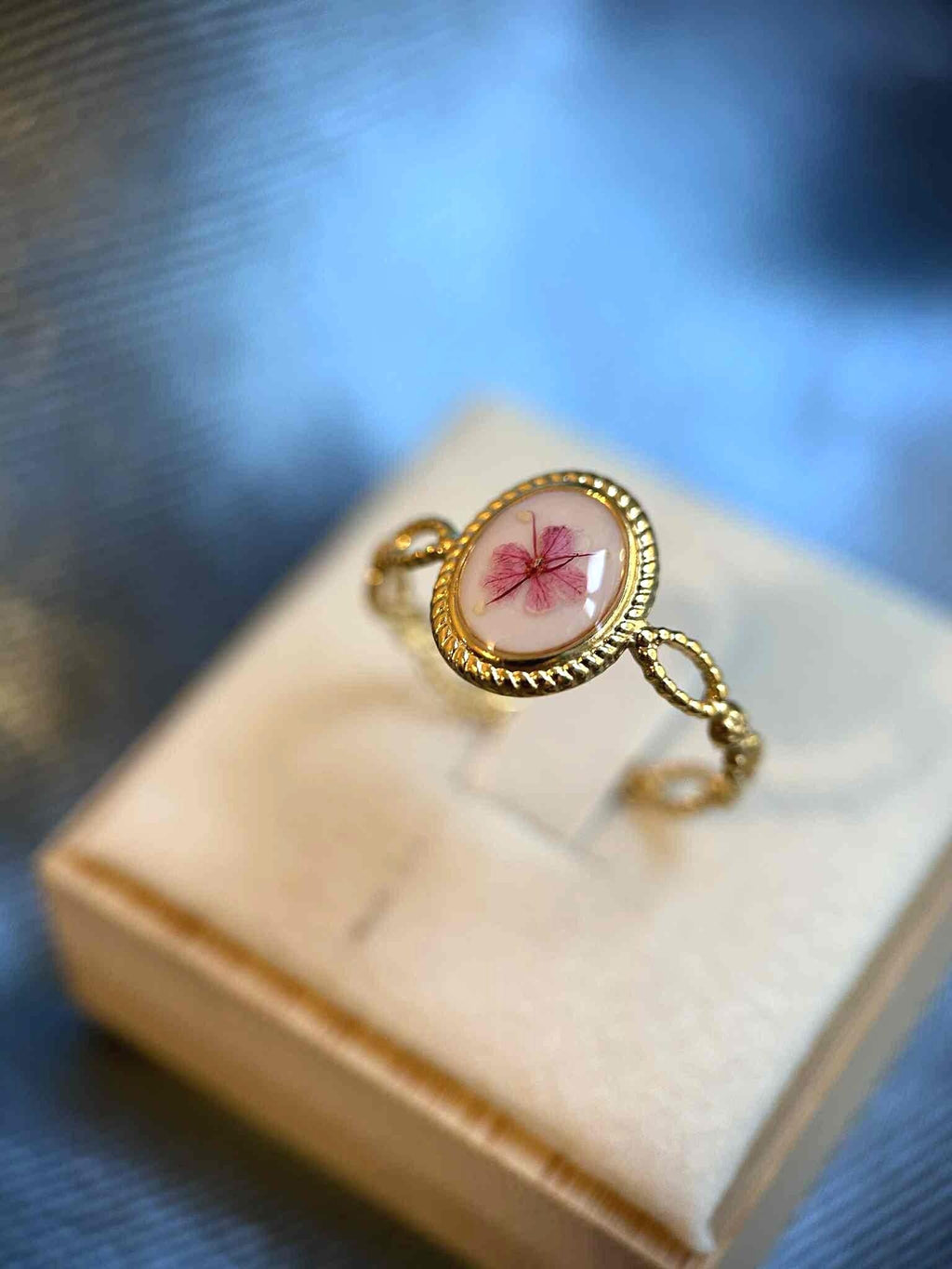Bague doré ajustable - ovale avec fleurs séchées