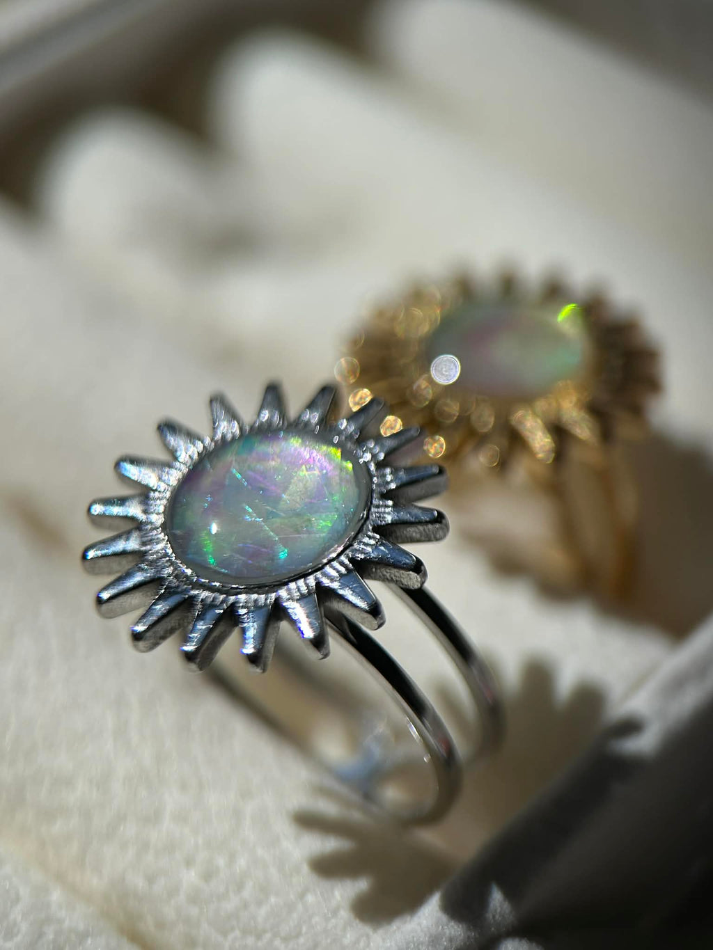 Bague ajustable en forme de soleil - effet holographique