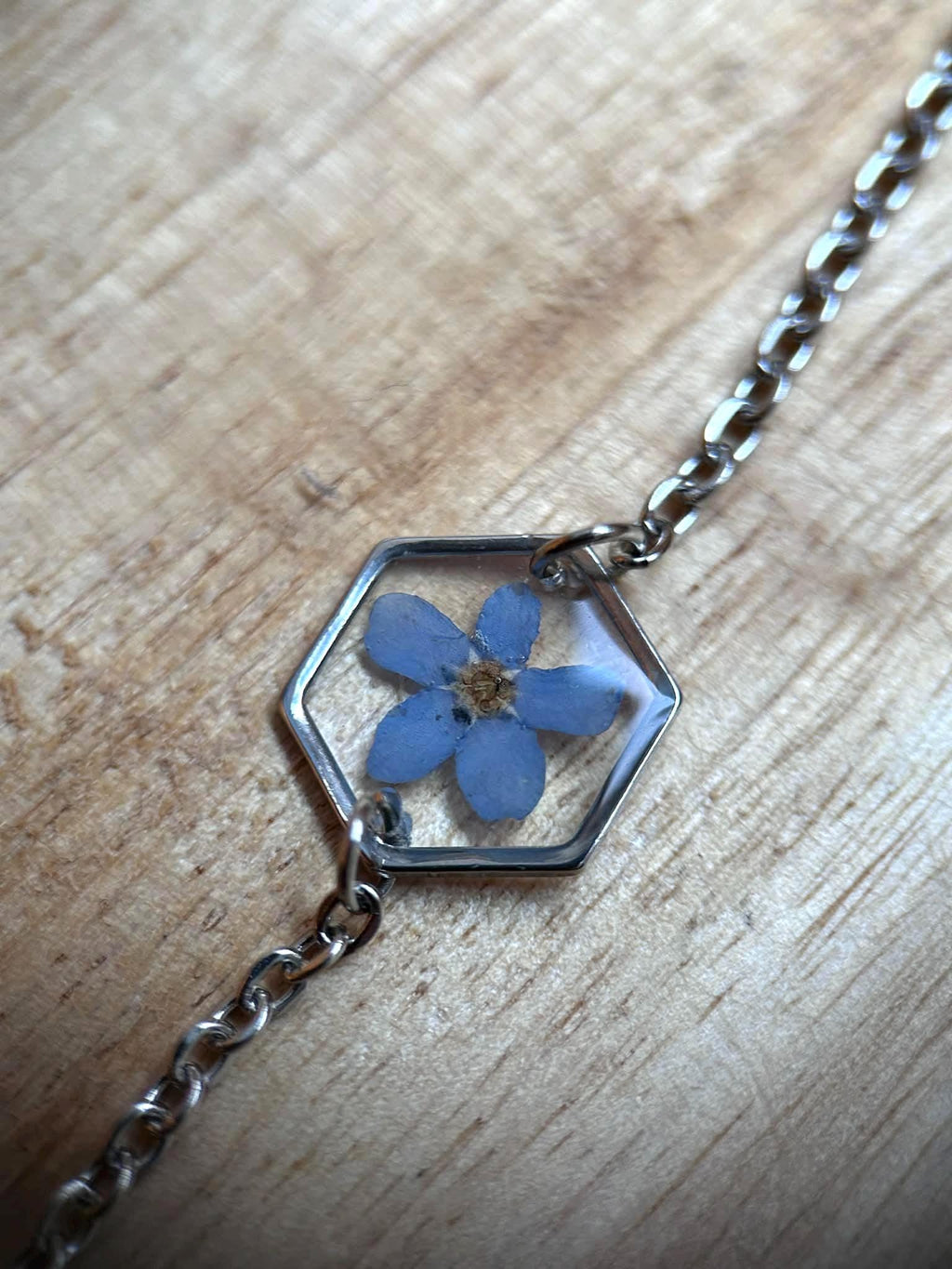 Bracelet reglable argenté avec fleur de myosotis