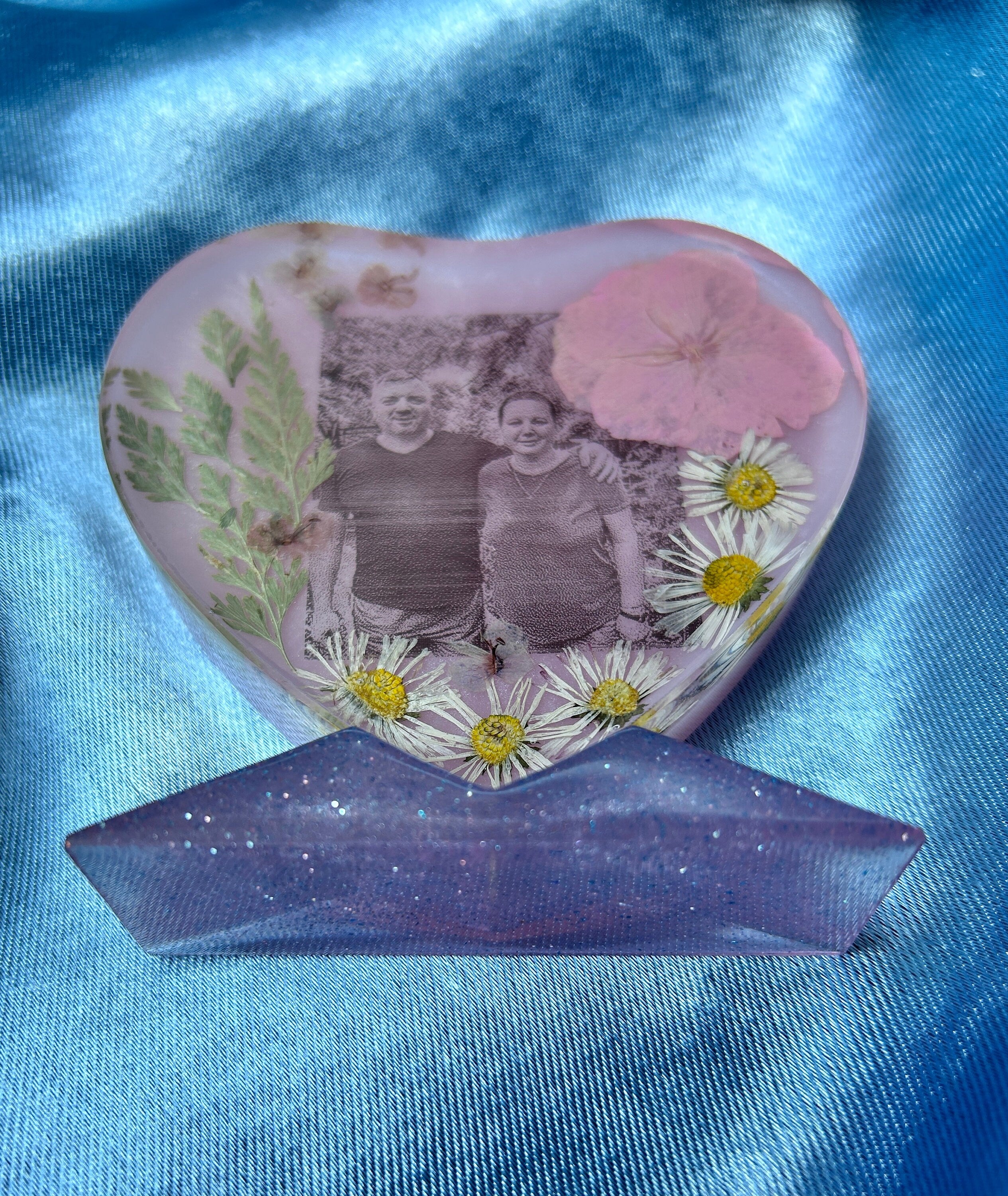 Coeur sur socle en résine - personnalisation avec photo et fleurs séchées
