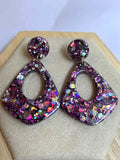 Boucles d'oreilles pendantes - résine et paillettes