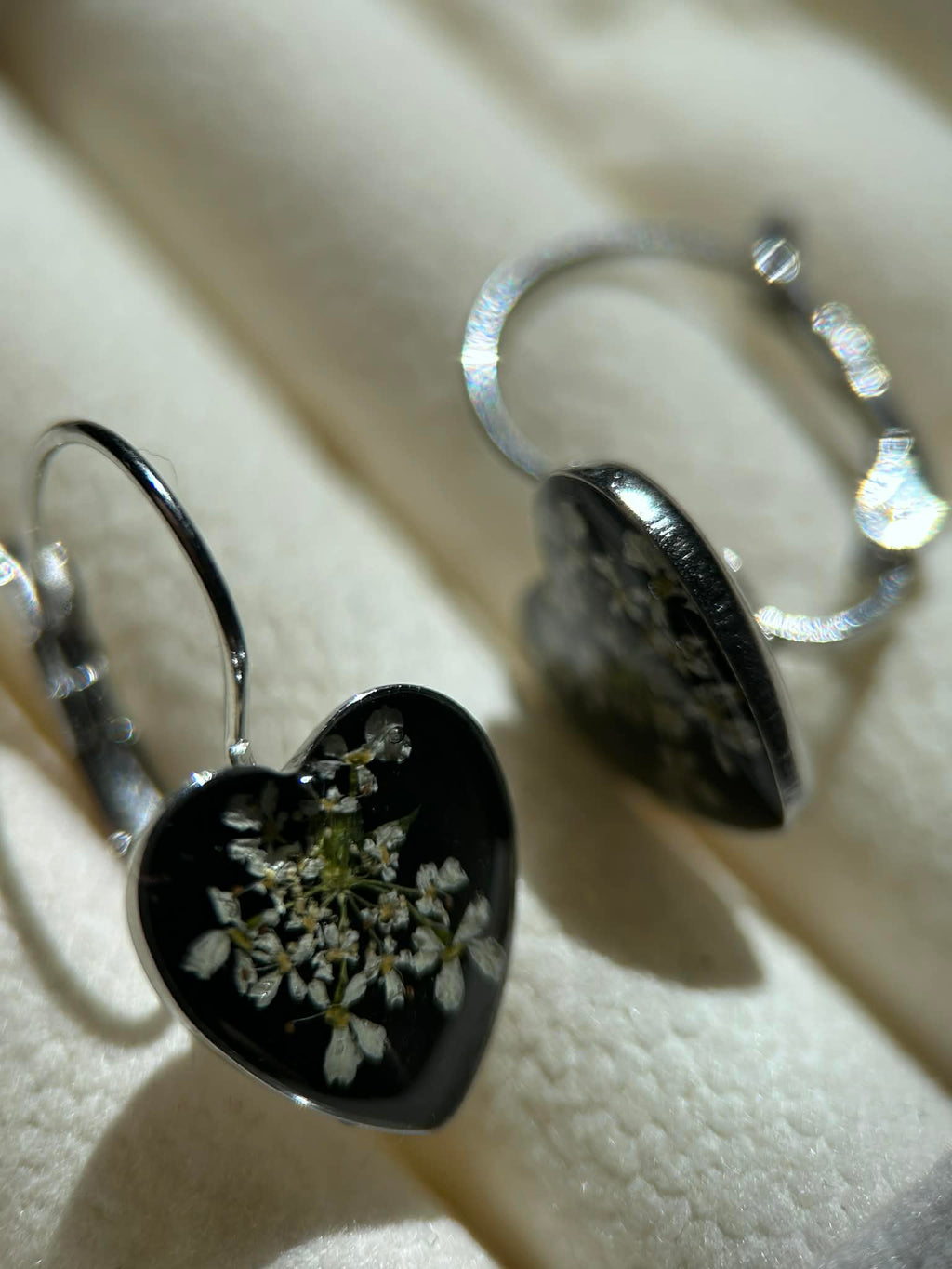 Boucles d'oreilles pendantes en forme de cœur - fleurs séchées