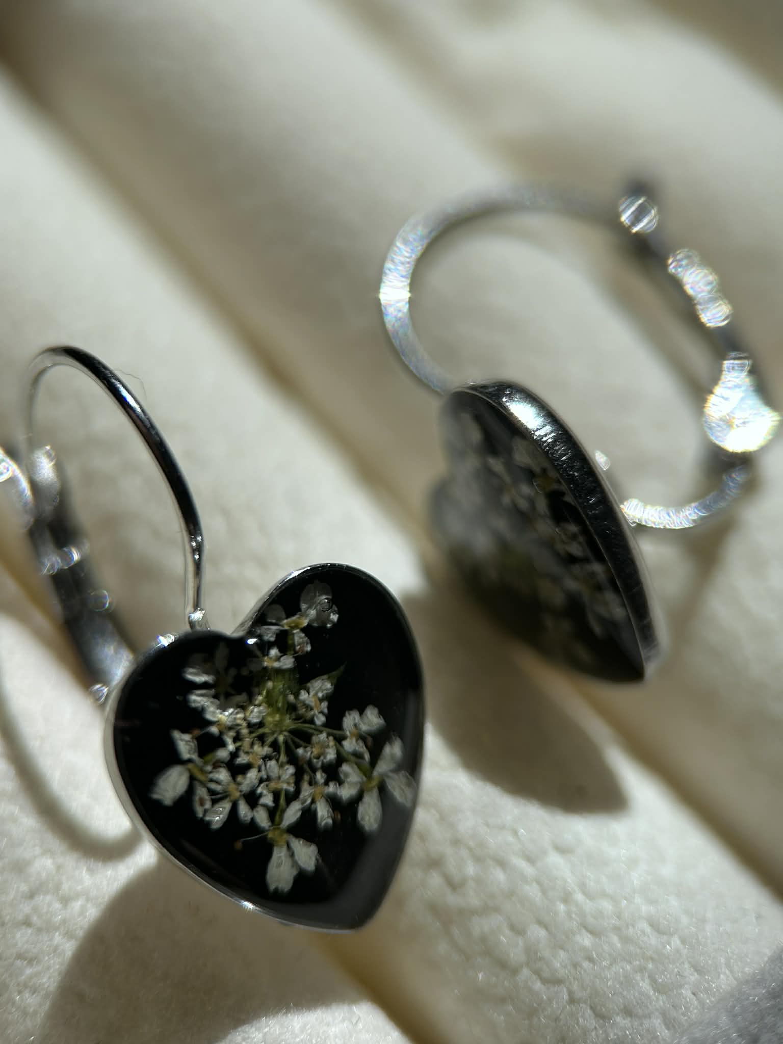 Boucles d'oreilles pendantes en forme de cœur - fleurs séchées