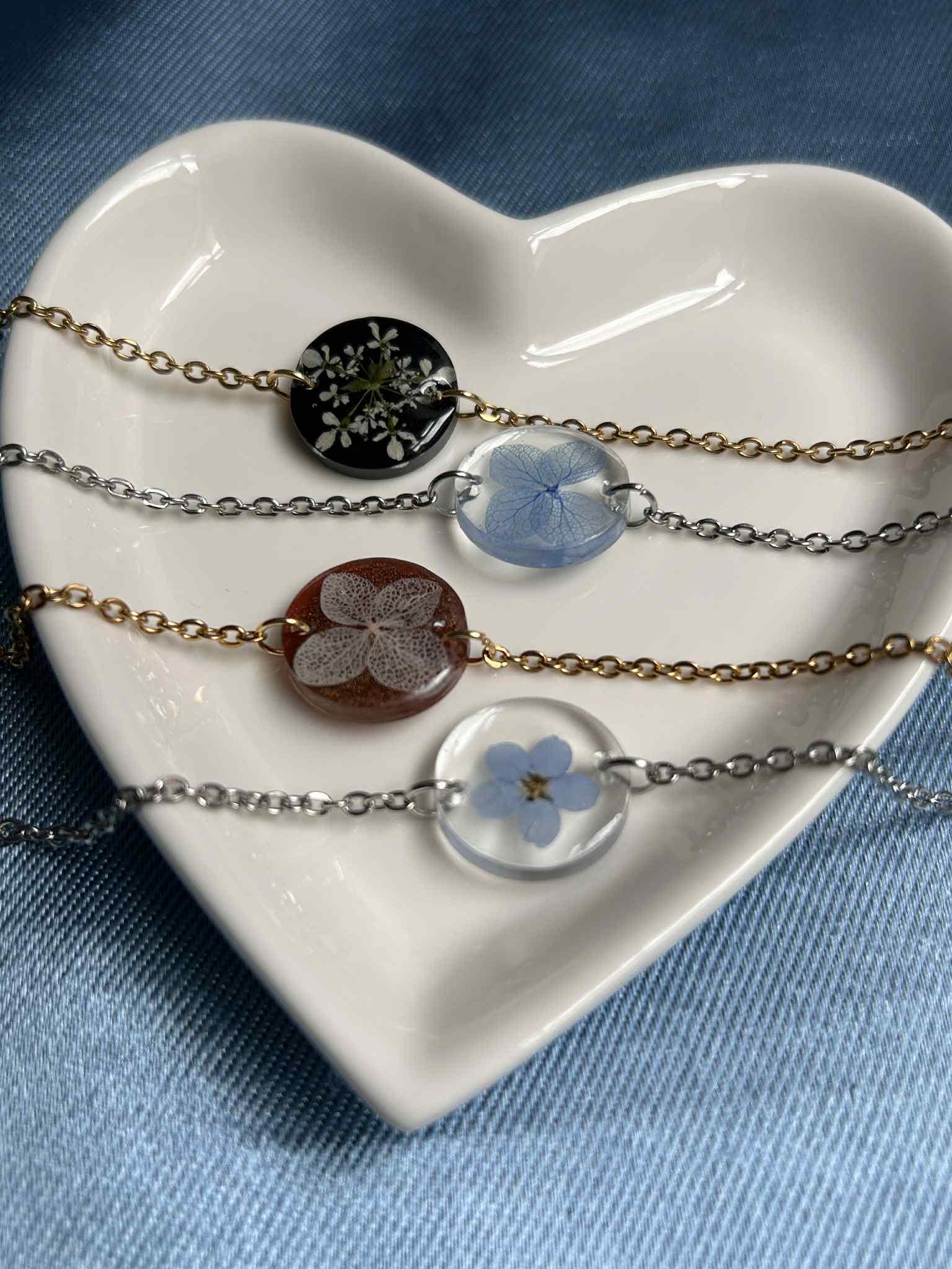 Bracelet argentée ajustable avec fleurs séchées - bijoux acier inoxydable