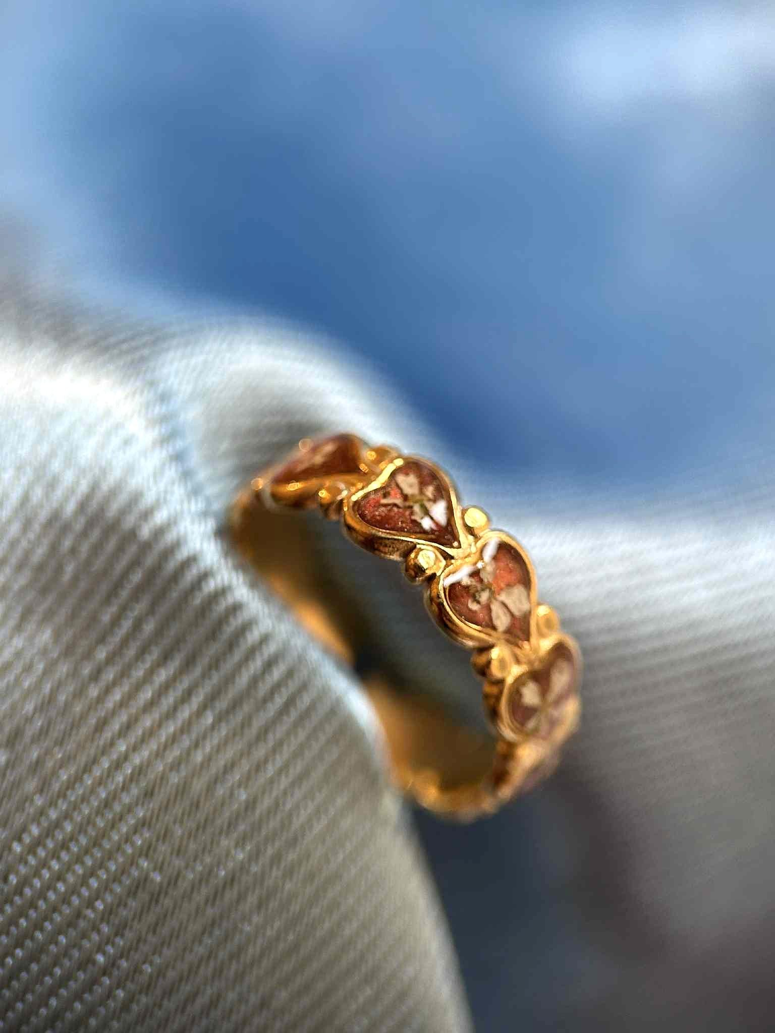 Bague doré ajustable - cœurs avec des fleurs séchées