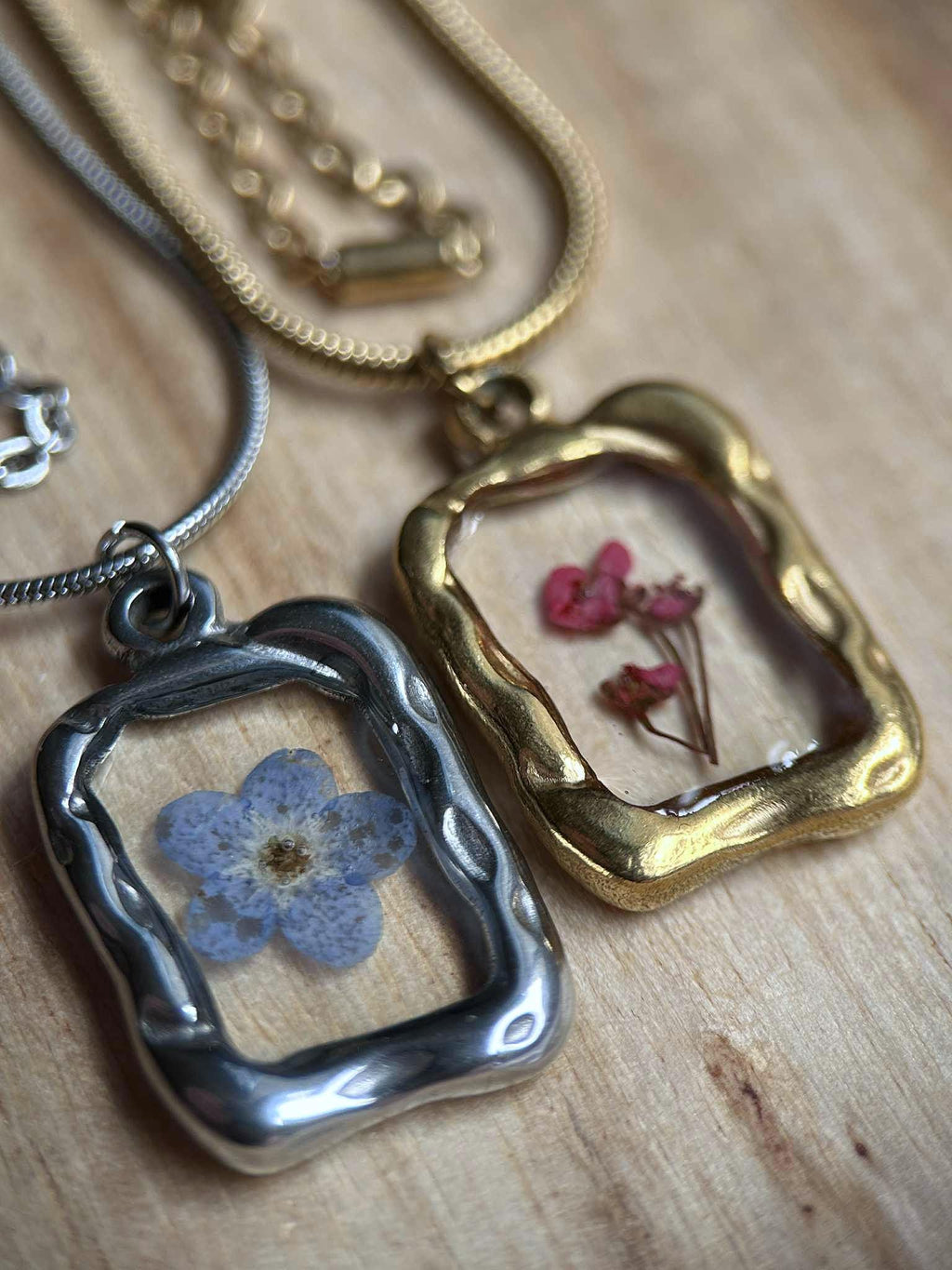 Collier double rang - pendentif cadre photo avec fleurs séchées