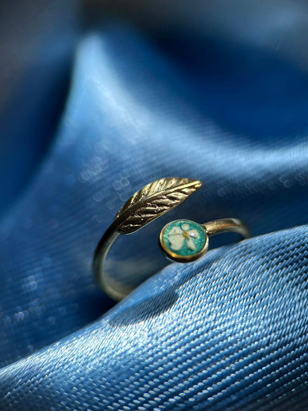 Bague doré ajustable avec petite fleur séchée - feuille doré