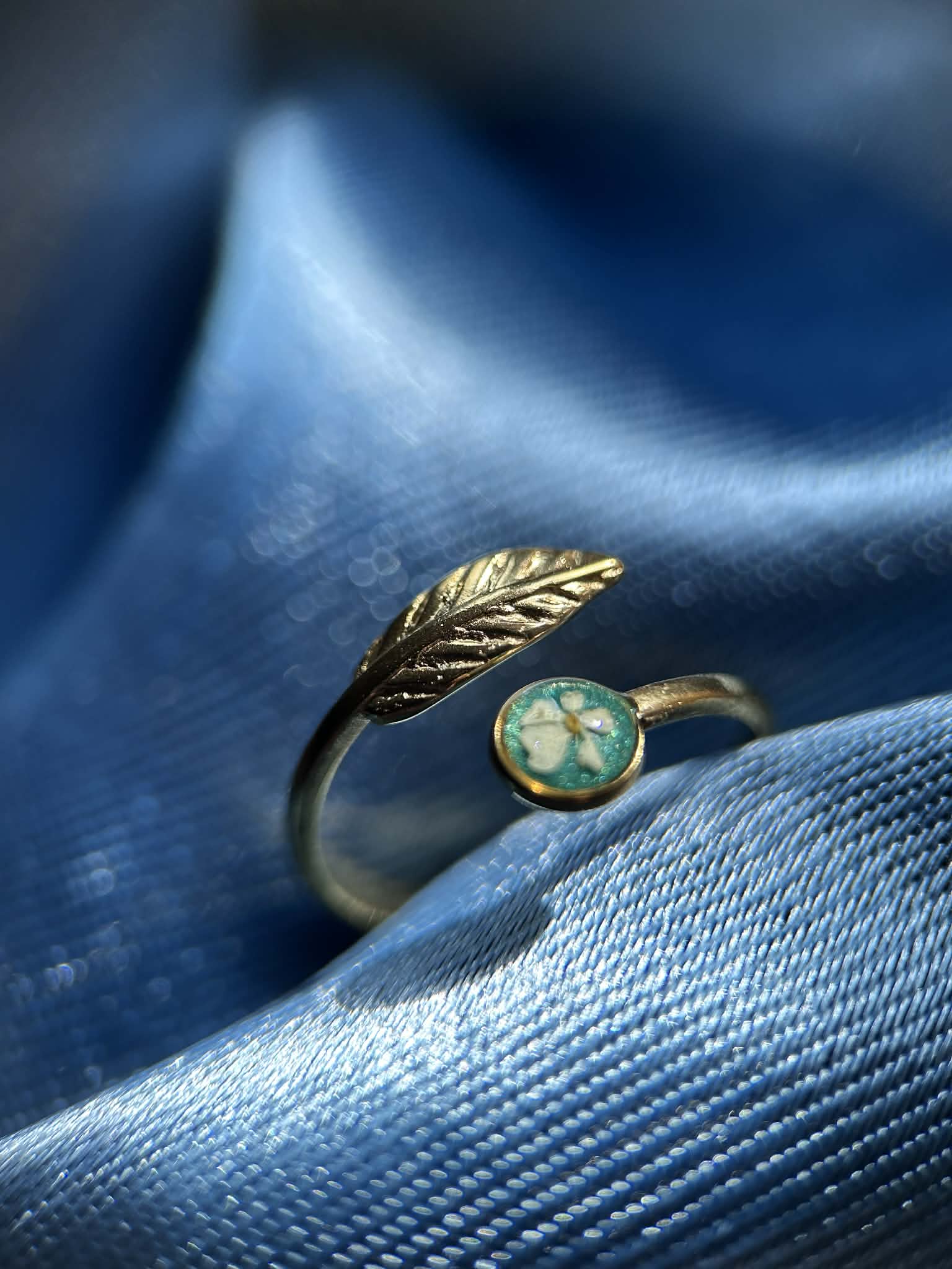 Bague doré ajustable avec petite fleur séchée - feuille doré