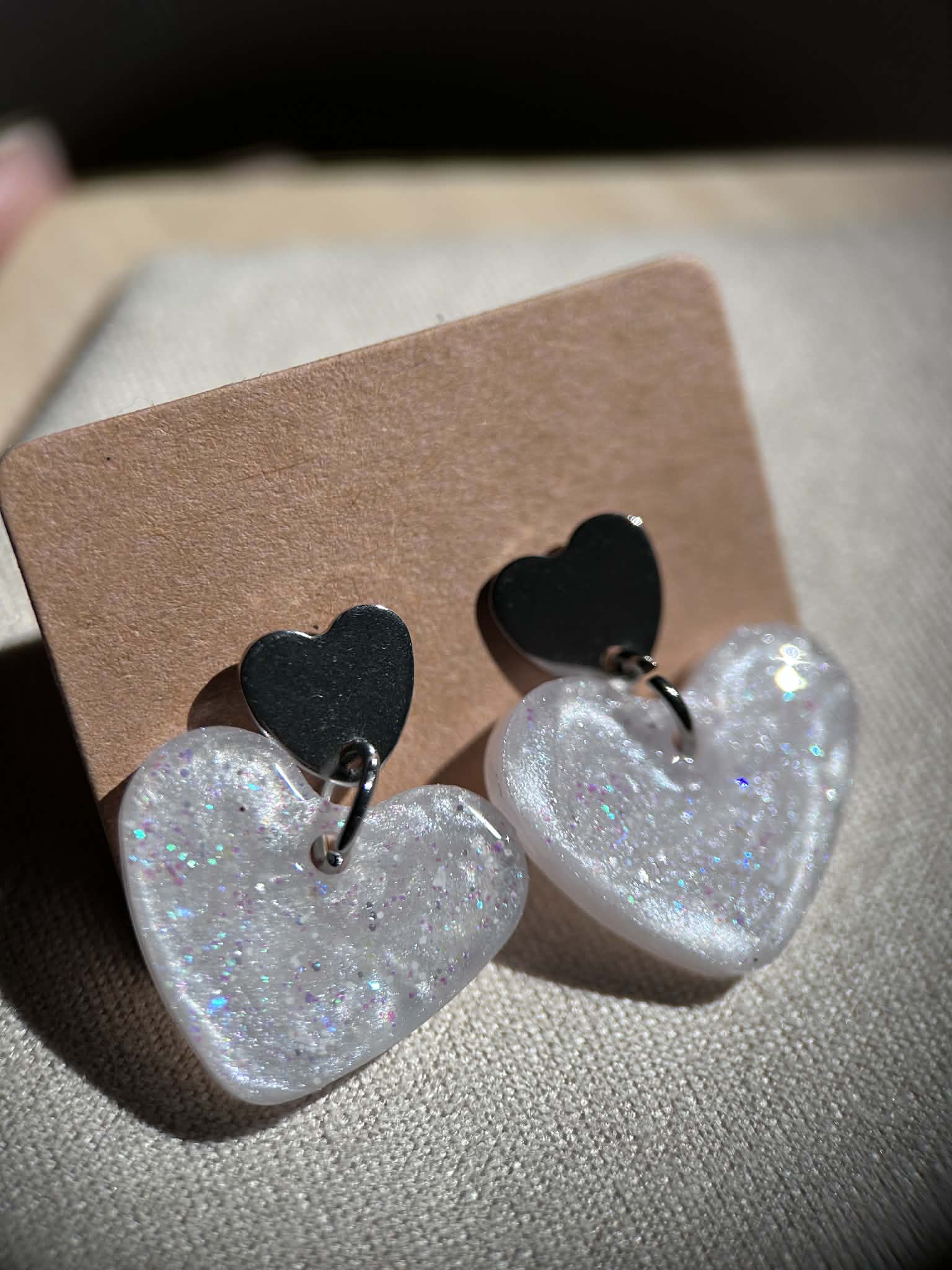 Boucles d'oreilles double cœur en résine - bijoux femme