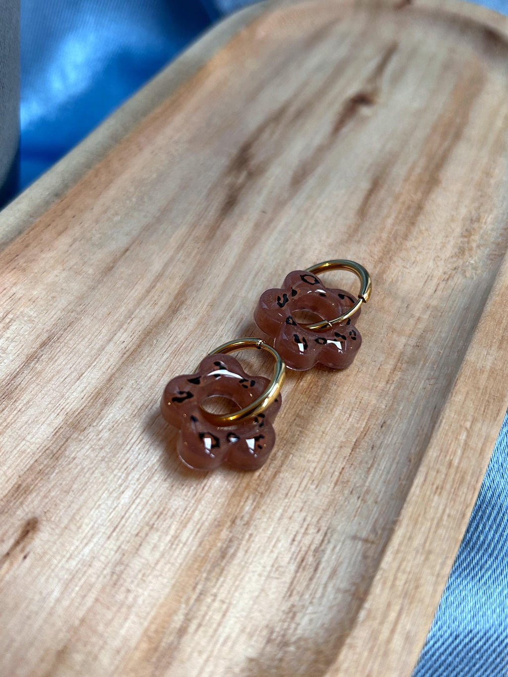 Boucles d’oreilles avec créoles et pampilles léopard - bijoux femme