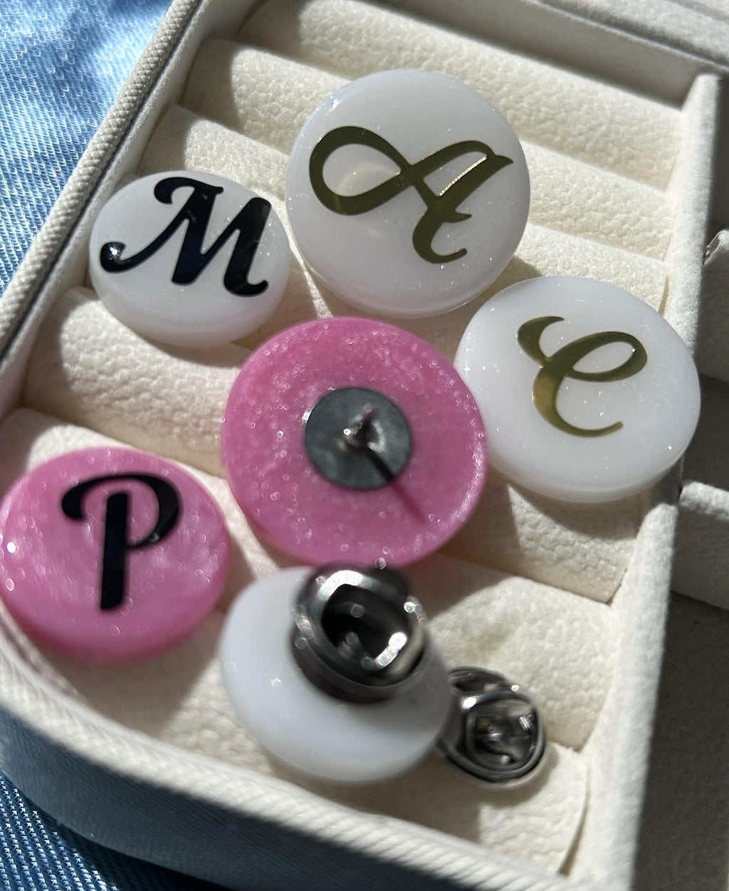 Badge ronde personalisée avec lettre - pin/broche