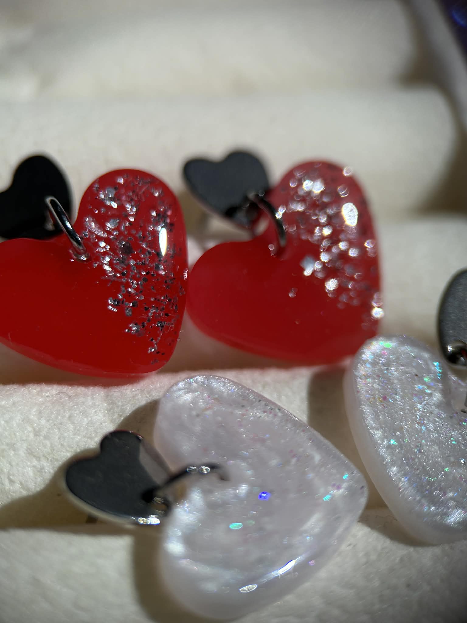 Boucles d'oreilles double cœur en résine - bijoux femme