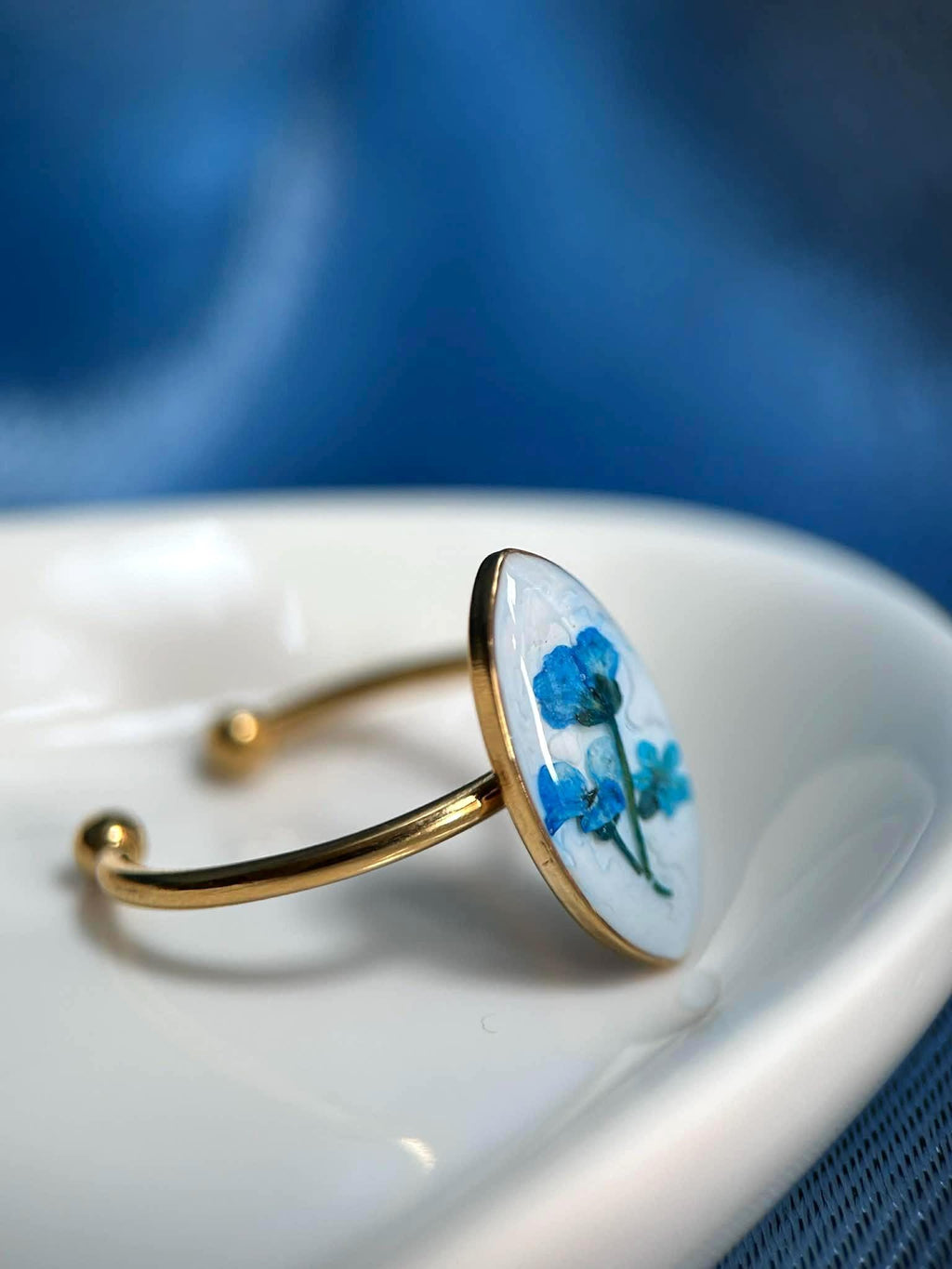 Bague ajustable doré avec fleurs séchées