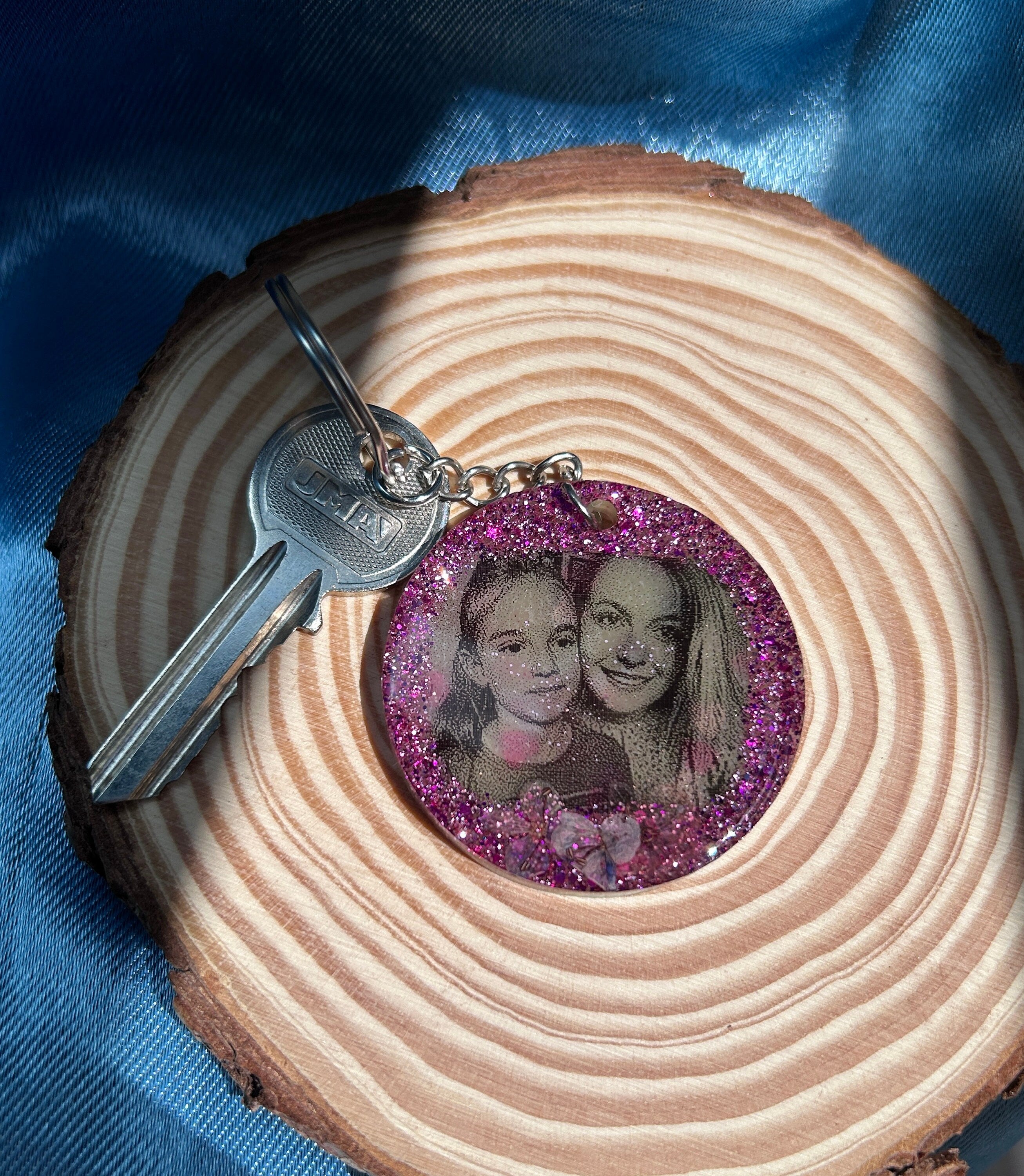 Porte-clés personnalisé en résine avec votre photo et votre initiale