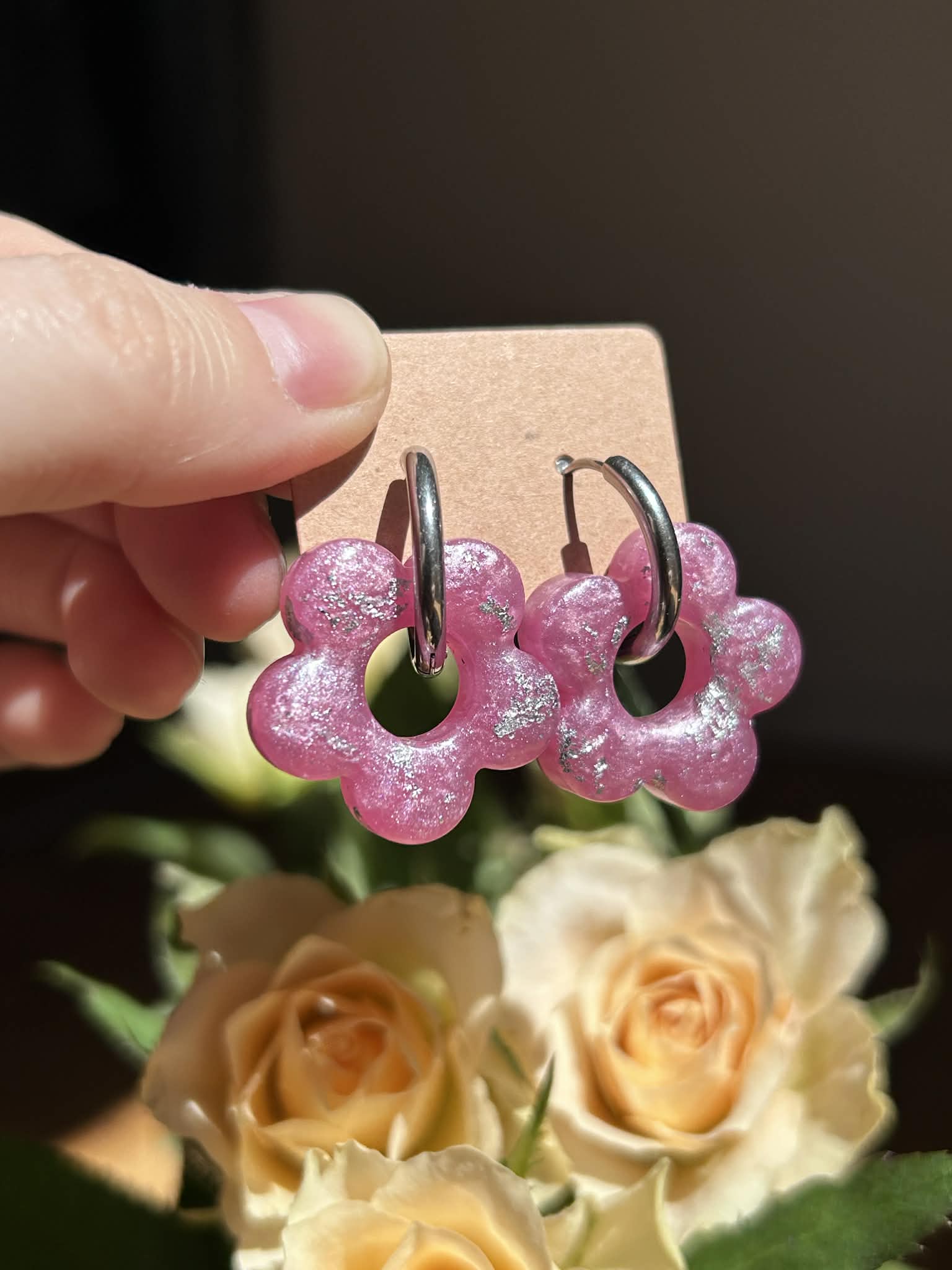 Créoles et pampilles en résine - boucles d'oreilles