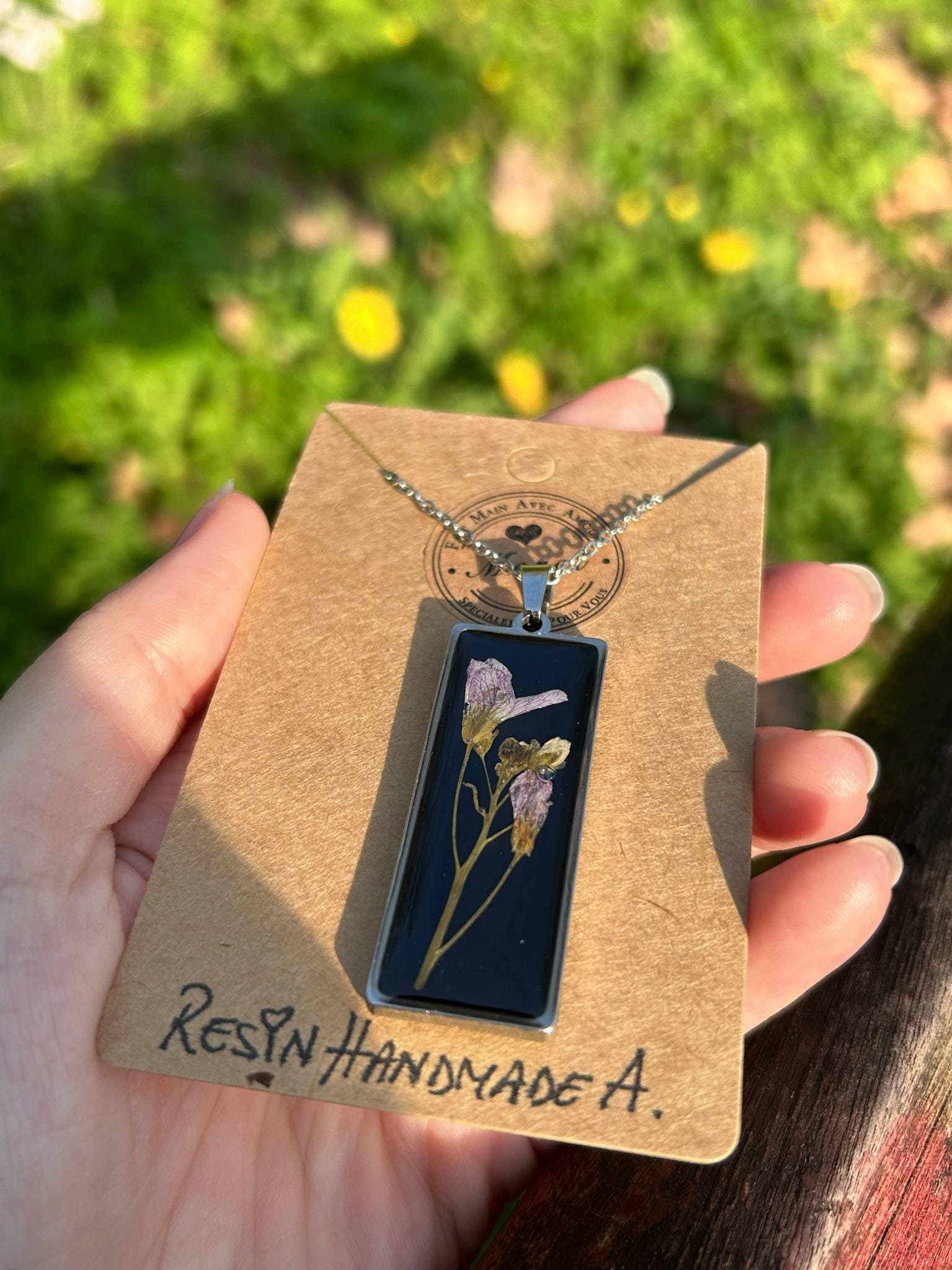 Collier argenté avec pendentif rectangulaire - fleurs naturelles séchées