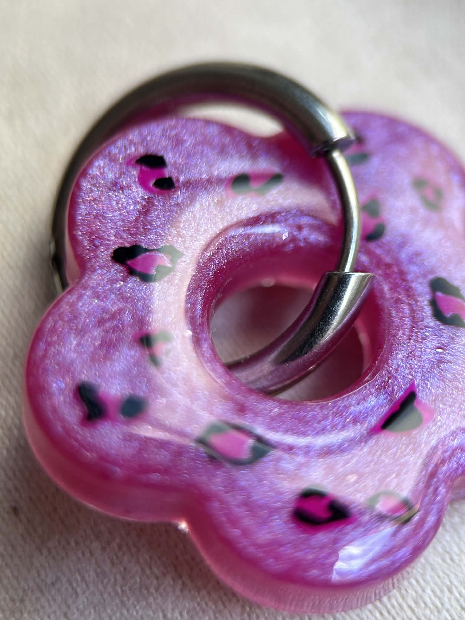Créoles avec pampilles fleurs modélè leopard - bijoux femme