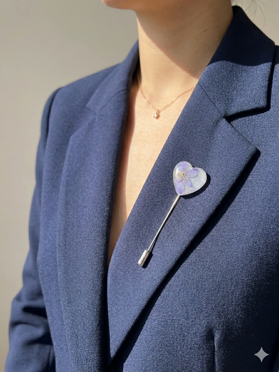 Broche-épingle avec fleurs naturelles séchées - épinglette élégante