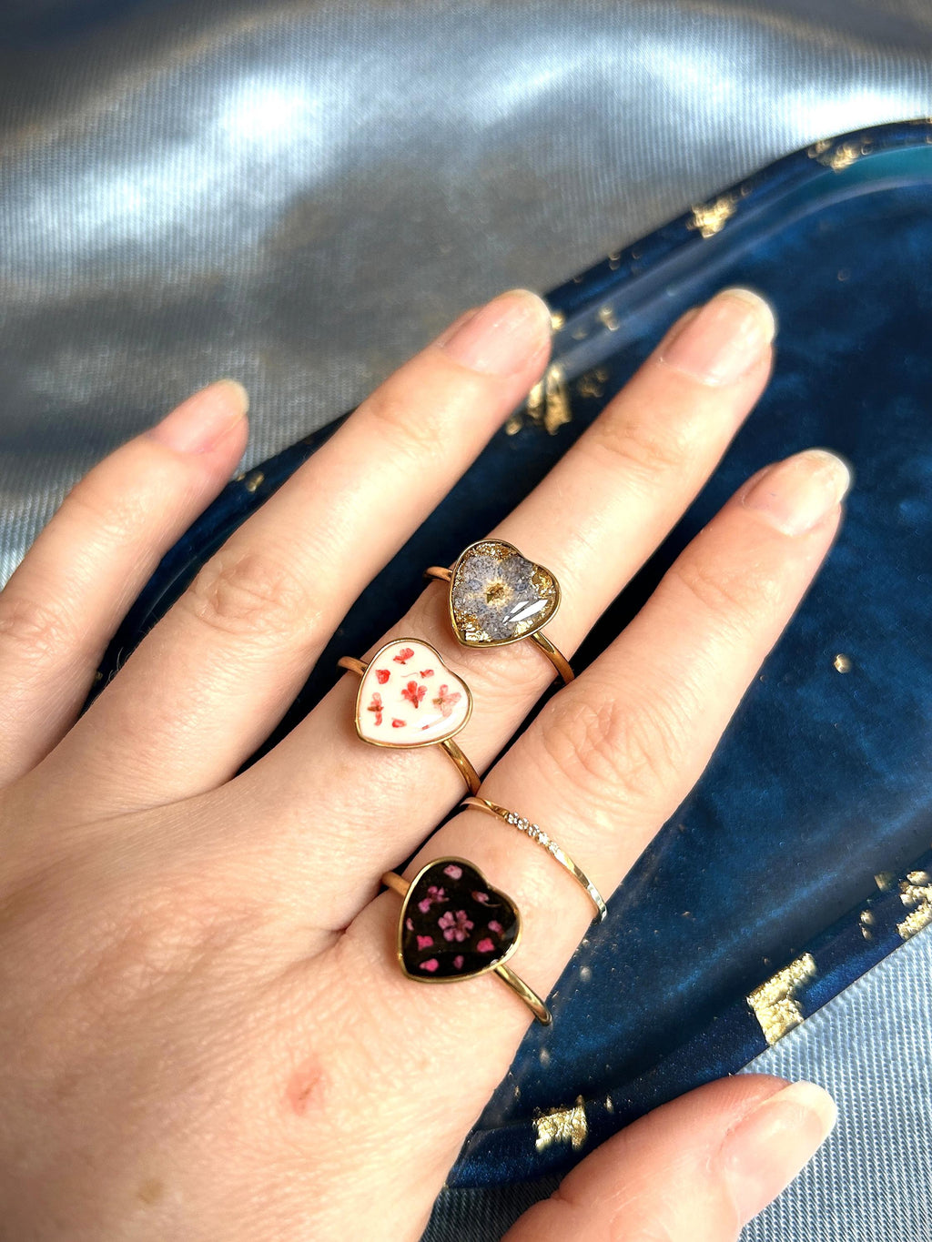 Bague ajustable doré avec fleurs séchées
